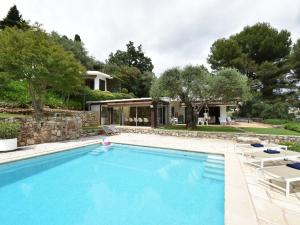 Vintage villa in Grasse with Private Pool