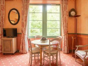 Studio in Montbrun Castle with Pool