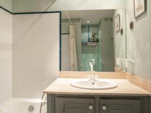 Appartements Studio in Montbrun Castle with Pool : photos des chambres