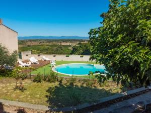 Stone cottage on an active wine growing estate with a swimming pool