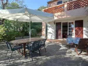 Snug holiday home in Bormes les Mimosas with pool - Bormes-les-Mimosas