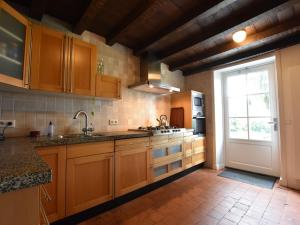 Maisons de vacances Holiday Home in la Neuville aux Jo tes with Garden BBQ : photos des chambres