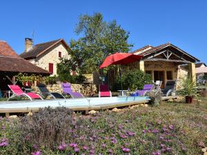 Maisons de vacances Lavish Home in Montferrand du P rigord Aquitaine with Pool : photos des chambres