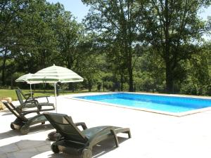 Maisons de vacances Quaint Holiday Home in Blanquefort sur Briolance with Pool : photos des chambres