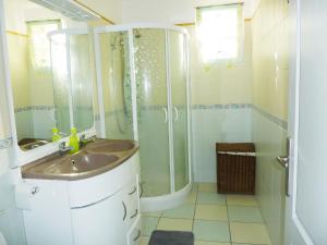 Maisons de vacances Peaceful holiday home with pool : photos des chambres