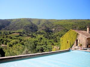 Maisons de vacances Stylish Holiday Home in Lacoste with Swimming Pool and airco : photos des chambres