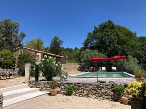 Maisons de vacances Stylish Holiday Home in Lacoste with Swimming Pool and airco : photos des chambres