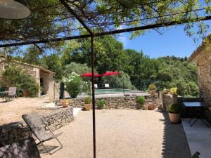 Maisons de vacances Stylish Holiday Home in Lacoste with Swimming Pool and airco : photos des chambres