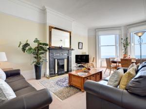 Charming apartment near Brighton with a Seaview