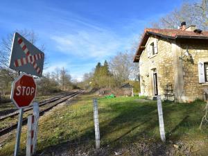 Maisons de vacances Inviting Holiday Home in Montaron with Garden : photos des chambres