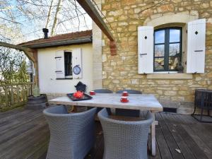 Maisons de vacances Inviting Holiday Home in Montaron with Garden : photos des chambres