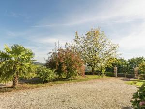 Maisons de vacances Graceful Holiday Home in Corr ze with Terrace : photos des chambres