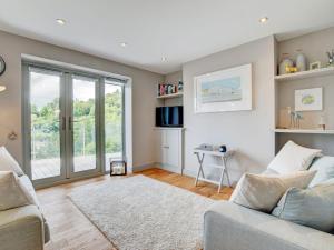 Charming Holiday Home in Kingswear with River Dart View