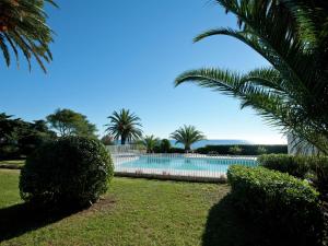 Apartment in villa with pool and beach access