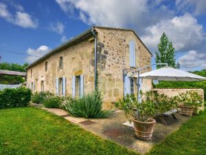 Maisons de vacances Beautiful stone house with private pool close to Saint milion : photos des chambres