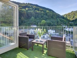 Serene holiday home in Lynmouth with Private Terrace