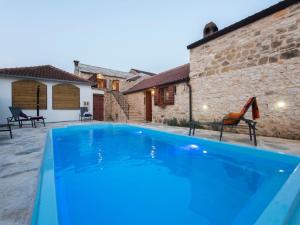 Cozy Holiday Home in opot with Private Pool