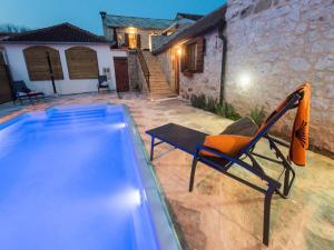 Cozy Holiday Home in opot with Private Pool