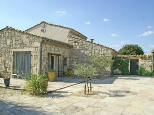 Villas Welcoming Villa with Private Swimming Pool in Montfrin : photos des chambres