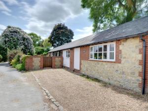 Spacious Holiday Home in Aylesford Kent with Private Parking