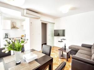 Luxury apartment with private balcony in very quiet area free Wi Fi