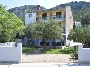 Spacious and modern apartment directly on the beach in Klek 70 km away from Dubrovnik