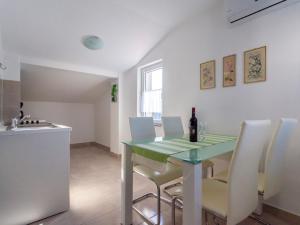 Luxurious Apartment in Sveti Vid-Miholjice with Terrace 