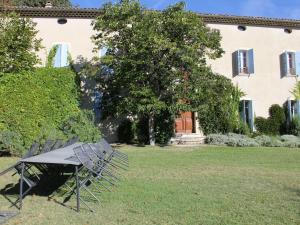 Maisons de vacances Superb mansion with private pool in Vaison la Romaine : photos des chambres