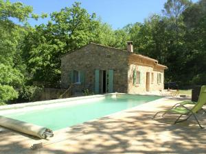 Villas Romantic holiday home in Flayosc with private swimming pool and in the forest : photos des chambres