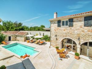 Rustic villa in Vrsar with private swimming pool 