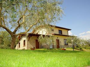Secluded Mansion in Perugia with Jacuzzi - AbcAlberghi.com