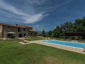 Beautiful Mansion in Poppi with Shared Pool