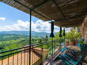 Cozy Holiday home in Montecastelli Pisano Tuscany with balcony with views