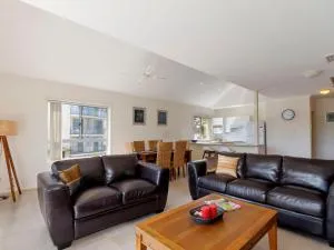 Seachange Apartment 3 - Hawks Nest