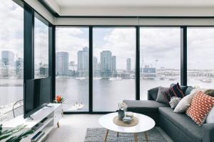 Docklands 2BR Apartment with Parking