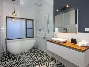 Blue Horizons on Belvedere