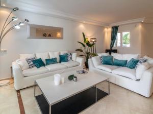 VACATION MARBELLA I Jardines de Ventura del Mar, Walk to Puerto Banus Marina, A minute from the beach, Groundfloor, Family Friendly and Pool