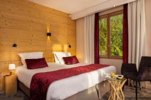 Hotels Hotel Les Grillons : Suite Familiale avec Vue sur le Lac