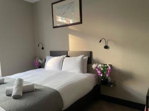 Large Double Room room in H3 Hotel Rotterdam City Center