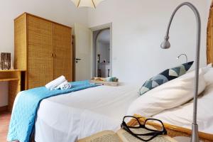 Casa Vacanza Ondablu CaseSicule, on the Beach with big Veranda and Wifi