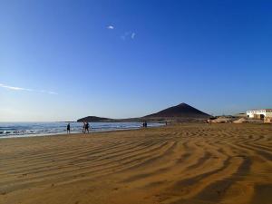 LOS BALOS 29 by RENTMEDANO top level, spectacular ocean views, parking, wifi