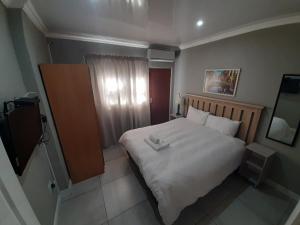 Lux Rooms on 37