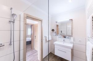 One-Bedroom Apartment room in Hotel Garni ELISABETH