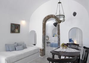 Altana Heritage Suites Santorini Greece