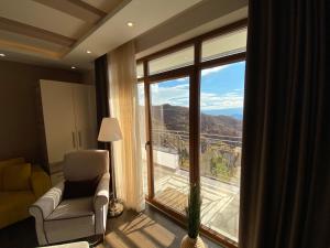 Milmari Mountain view - I11