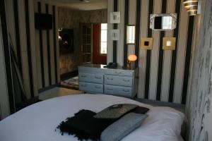 B&B / Chambres d'hotes Le Parvis : Chambre Double avec Lit Rond Pénélope - 2ème Étage