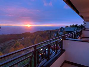 Milmari Mountain view - I11