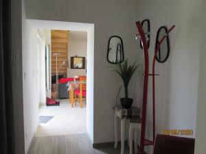 Maisons de vacances Comfy holiday home in Crux La Ville with fenced garden : photos des chambres