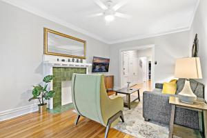 Indulging 2BR Apartment in Festive Boystown - Buckingham 1