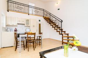 A2- Dream, separate entrance, in A Stone-built House, close to the Sunset beach 